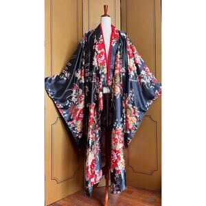 Vintage kimono style robe in black with flowers